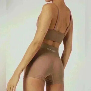 Saski Collection Women's Brown and Tan Shorts Size S